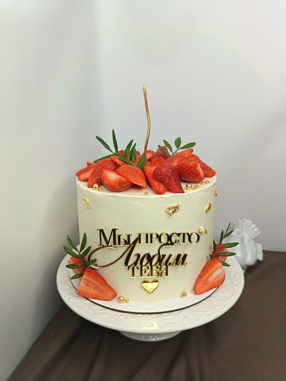 Торт со свежей клубникой